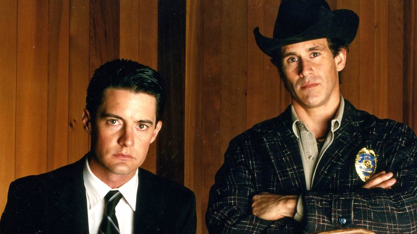 Sheriff and Agent Cooper in their offices.